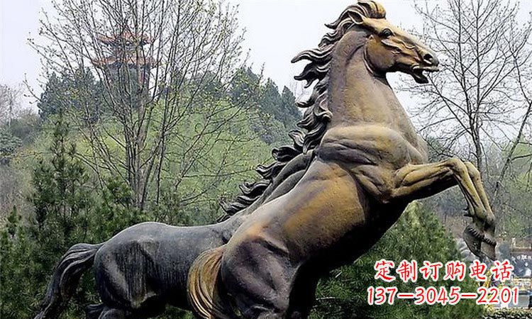 岳阳奔跑的马街边动物铜雕