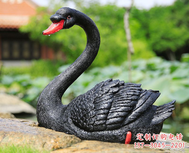 岳阳玻璃钢雕刻的黑色天鹅——美丽宁静的公园园林摆件