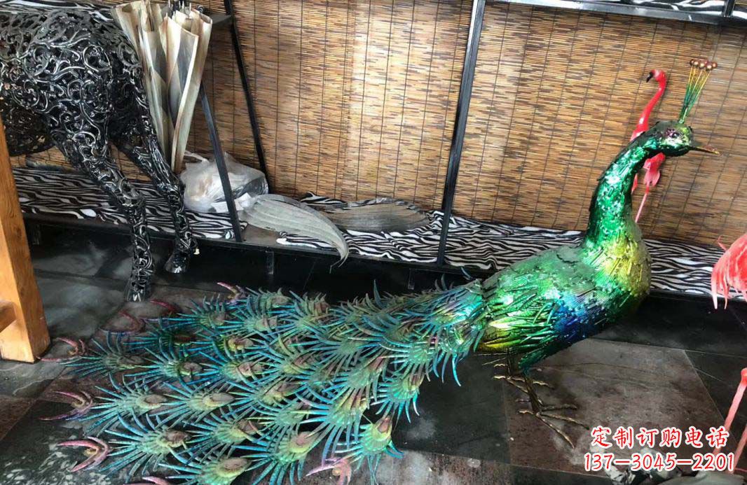 岳阳不锈钢彩色景观孔雀雕塑