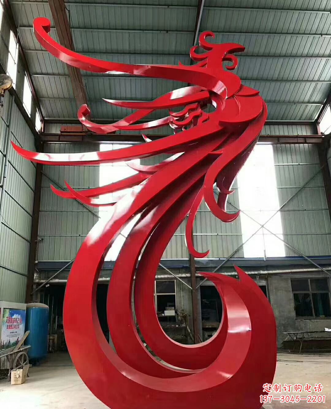 岳阳不锈钢凤凰雕塑象征着新生的力量
