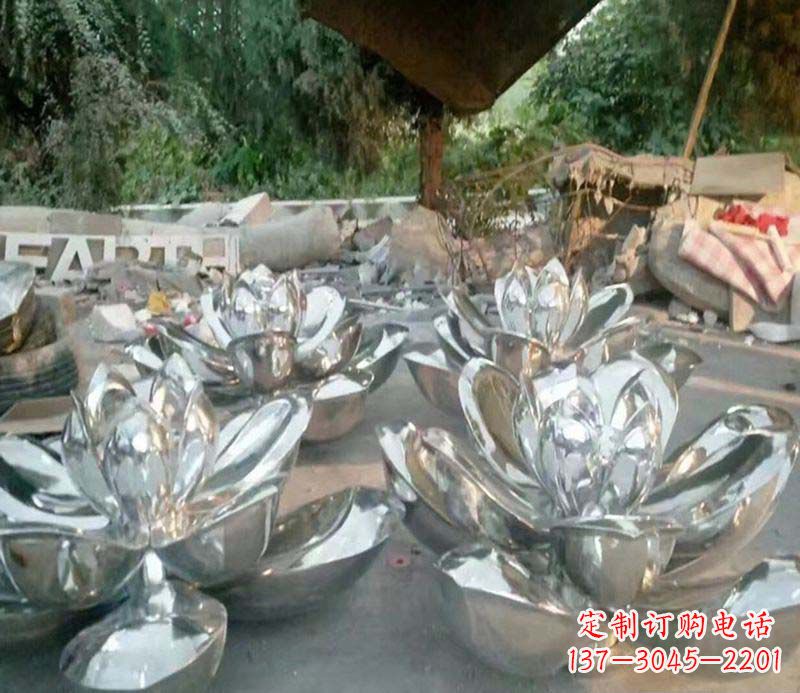 岳阳不锈钢荷花雕塑给公园带来灿烂美景