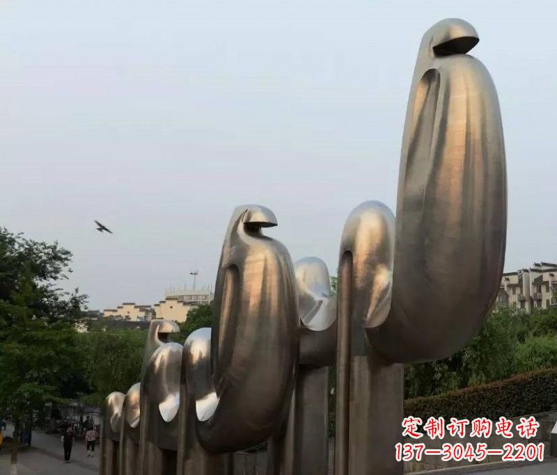 岳阳不锈钢骆驼雕塑给城市增添新魅力