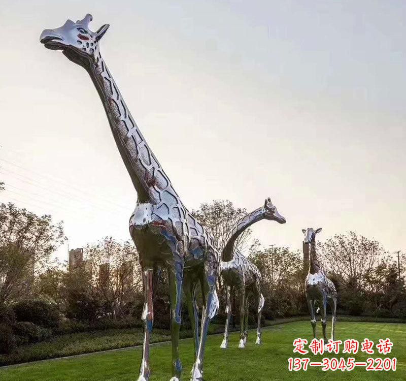岳阳不锈钢长颈鹿雕塑美丽的艺术精神