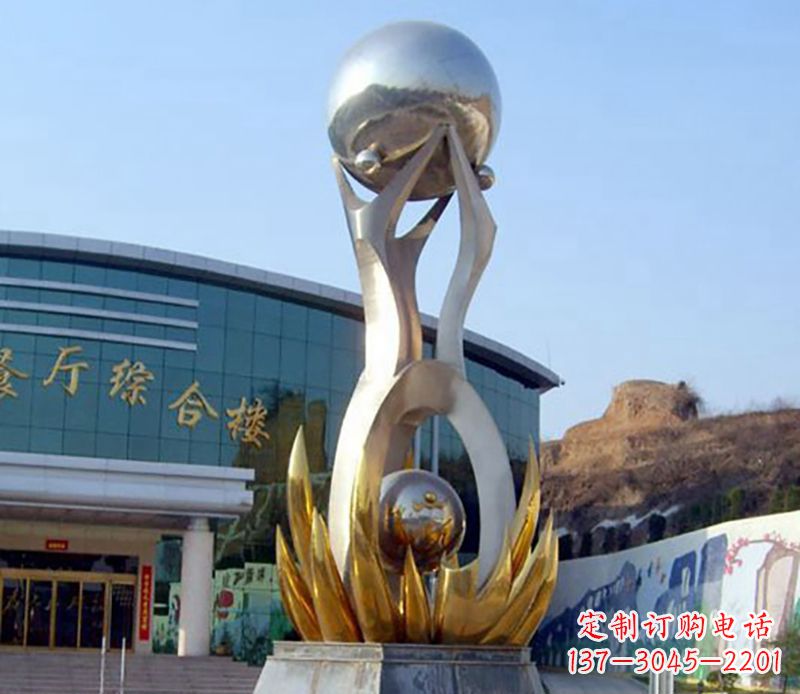 岳阳不锈钢荷叶托球雕塑艺术之美