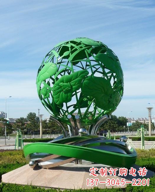 岳阳荷叶穿梭的美丽雕塑