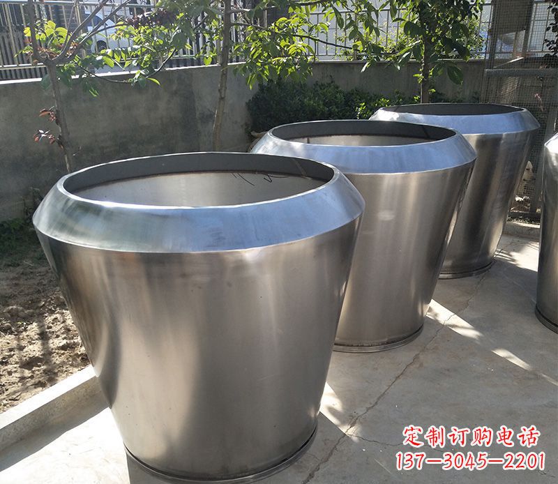 岳阳不锈钢花盆雕塑给你的家园增添一份独特的美