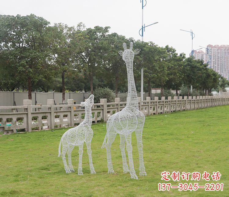 岳阳精美的不锈钢长颈鹿雕塑