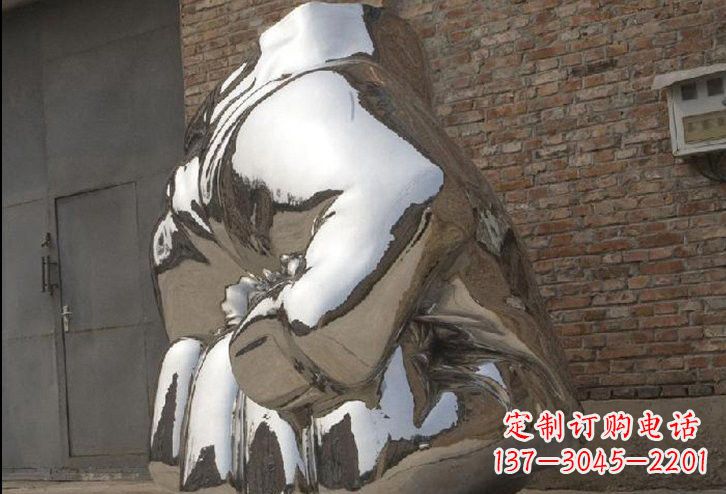 岳阳不锈钢拳头雕塑给人以力量的象征