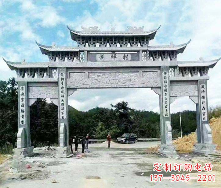 岳阳村庄三门石牌坊石雕的内容。