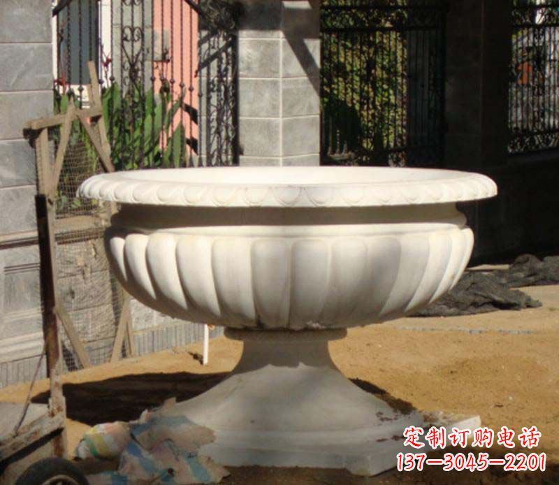 岳阳精美大理石花盆雕塑
