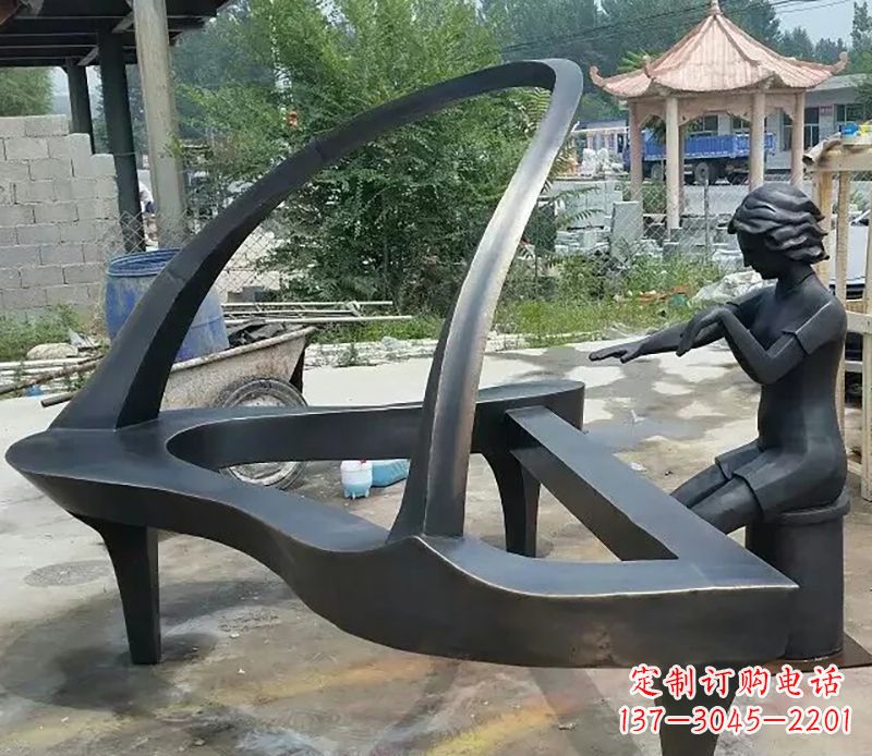 岳阳钢琴抽象铜雕