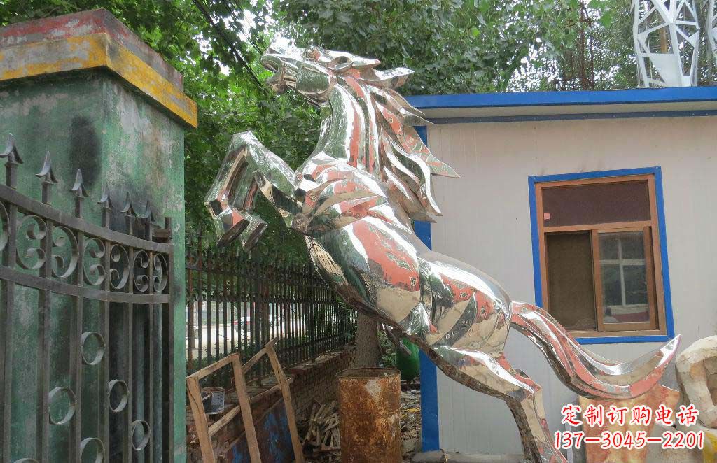 岳阳优雅凌厉的不锈钢奔跑马雕塑