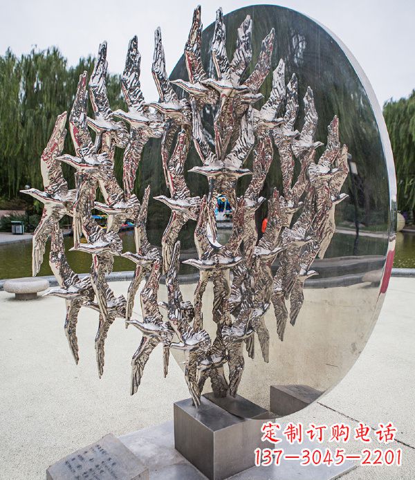 岳阳公园不锈钢动物鸽子雕塑