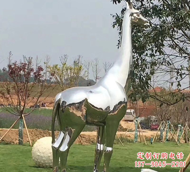 岳阳公园不锈钢长颈鹿雕塑
