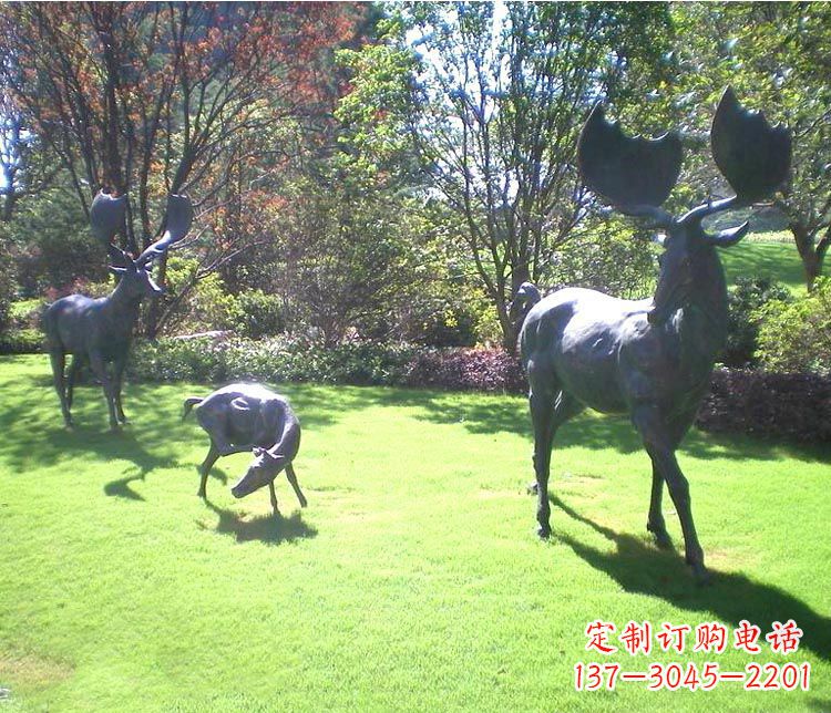 岳阳以传统工艺铸造大角鹿铜雕