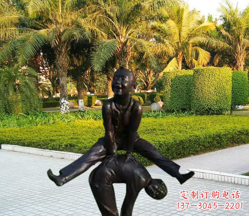 岳阳跳山羊的儿童铜雕