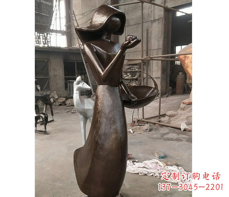岳阳铜雕逛街女孩人物雕塑