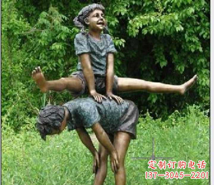 岳阳玩跳山羊的儿童铜雕
