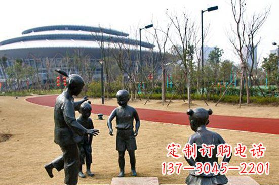 岳阳玩游戏儿童公园人物铜雕