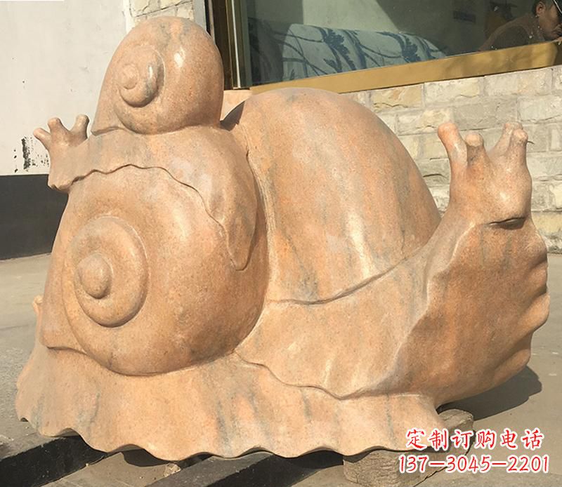 岳阳晚霞红大型蜗牛母子雕塑
