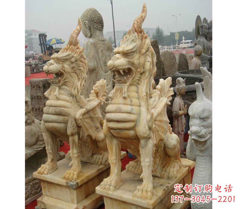 岳阳晚霞红独角兽雕塑