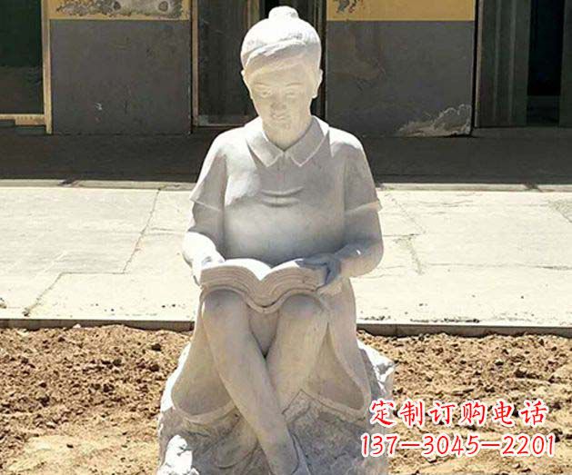 岳阳校园看书女孩景观石雕