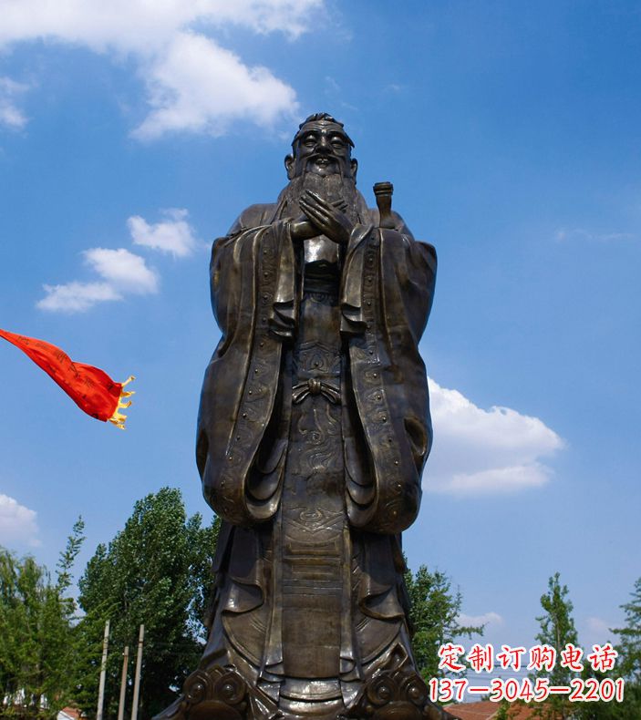 岳阳校园里的孔子雕像