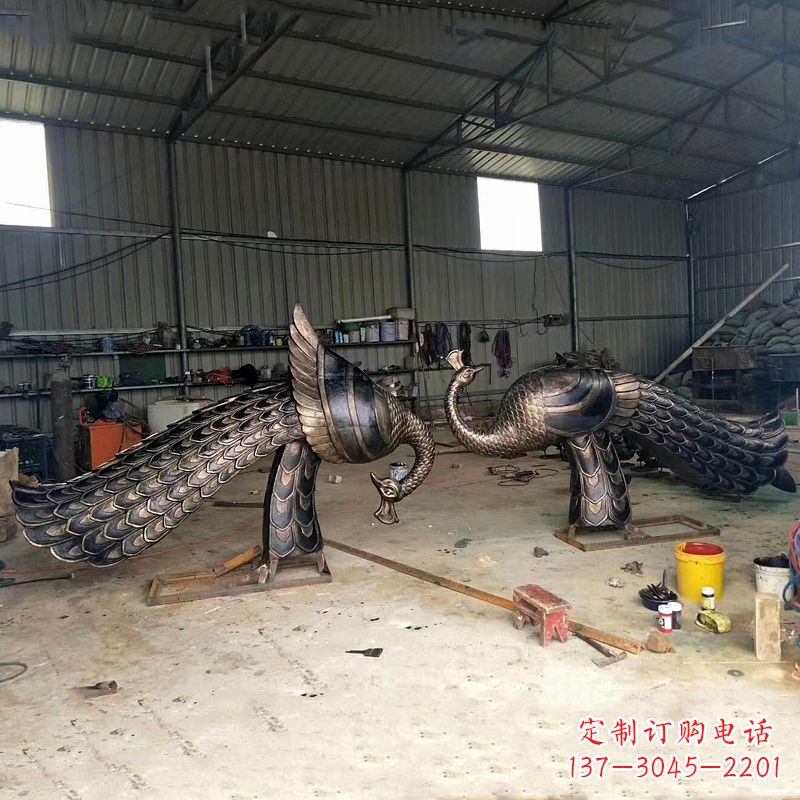 岳阳铸铜孔雀雕塑