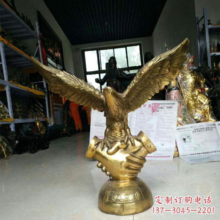 岳阳铸铜老鹰雕塑大展宏图