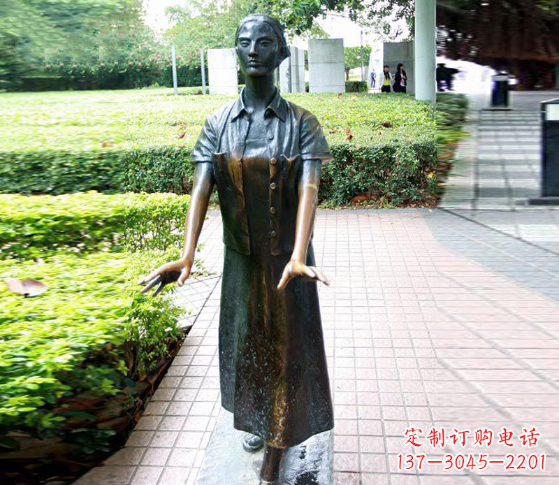 岳阳走路的盲人女孩铜雕